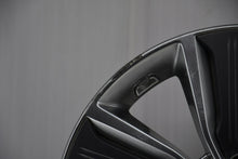 Load image into Gallery viewer, 1x Alufelge 17 Zoll 7.0&quot; 5x114.3 53ET Glanz 52910-G2300 Hyundai Rim Wheel