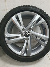 Laden Sie das Bild in den Galerie-Viewer, 1x Alufelge 17 Zoll 7.5" 5x112 51ET Glanz Silber 5H0601025AF VW Golf Viii FEL3946983461jj