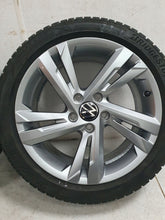 Load image into Gallery viewer, 1x Alufelge 17 Zoll 7.5" 5x112 51ET Glanz Silber 5H0601025AF VW Golf Viii FEL3946983461jj