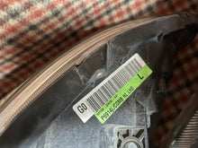 Laden Sie das Bild in den Galerie-Viewer, Frontscheinwerfer Honda Cr-V Ein Stück (Rechts oder Links) Headlight SCH8143279329oc