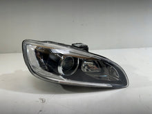 Laden Sie das Bild in den Galerie-Viewer, Frontscheinwerfer Volvo V60 I Xenon Rechts Scheinwerfer Headlight SCH5064913730yc