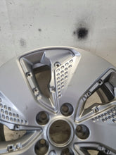 Load image into Gallery viewer, 1x Alufelge 17 Zoll 7.0&quot; 5x114.3 50ET 52910K400 Hyundai Rim Wheel