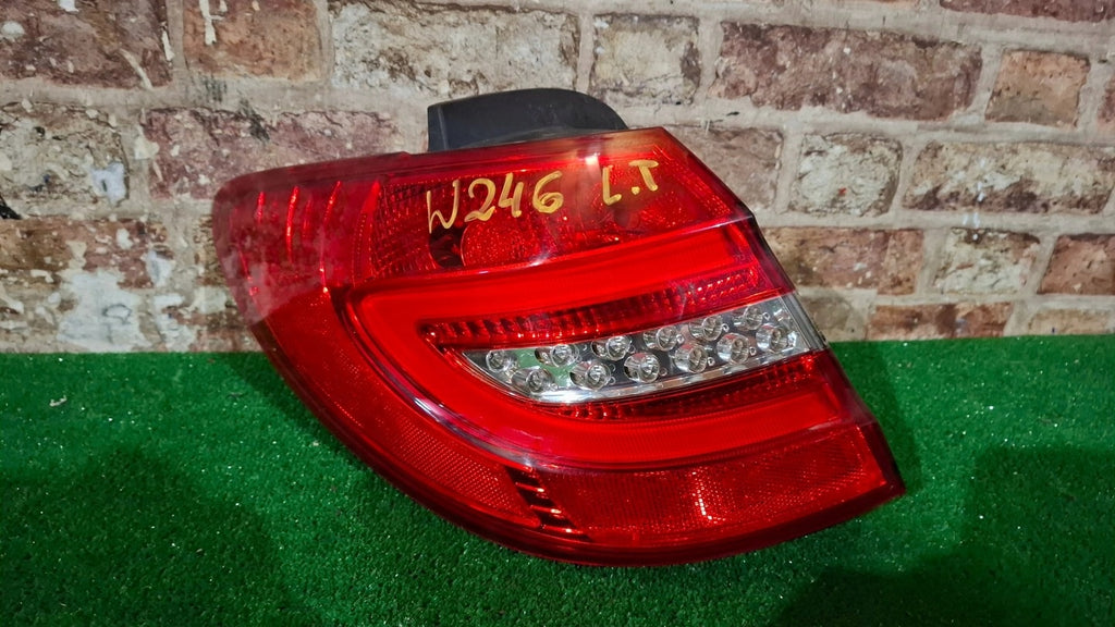 Rückleuchte Mercedes-Benz W246 A2468200564 Links Rearlight