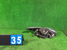 Laden Sie das Bild in den Galerie-Viewer, Frontscheinwerfer Ford Focus 8M5113101CE Links Scheinwerfer Headlight SCH9510593184if