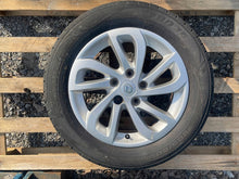 Load image into Gallery viewer, 4x Alufelge 16 Zoll 7.0" 5x114.3 47ET 403004042R Renault Megane III Fluence FEL1930236395gh