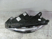 Laden Sie das Bild in den Galerie-Viewer, Frontscheinwerfer Mercedes-Benz W246 A2469066101 LED Links Headlight