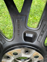 Load image into Gallery viewer, 1x Alufelge 20 Zoll 8.5" 5x120 47ET Glanz 6796263 BMW F06 F10 3 F30 F31 FEL3346539986fi