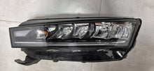 Laden Sie das Bild in den Galerie-Viewer, Frontscheinwerfer Skoda Octavia IV LE18A6418 5E4941015030111823100 Rechts SCH6077942778np