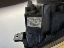 Laden Sie das Bild in den Galerie-Viewer, Frontscheinwerfer Renault Trafic III 260608912 FALSE Scheinwerfer Headlight SCH9727056826hg