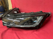 Laden Sie das Bild in den Galerie-Viewer, Frontscheinwerfer Skoda Octavia IV 5E4941016A 5E4941015A LED Rechts oder Links SCH4106517302cl