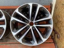 Laden Sie das Bild in den Galerie-Viewer, 1x Alufelge 19 Zoll 8.5&quot; 5x108 45ET Glanz Graphit HK8M-1007-EA Jaguar F-Pace Mg