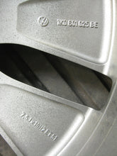 Laden Sie das Bild in den Galerie-Viewer, 1x Alufelge 18 Zoll 7.5" 5x112 51ET Silber 1K0601025BE VW Golf Rim Wheel FEL2004931779lr