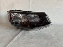 Laden Sie das Bild in den Galerie-Viewer, Frontscheinwerfer VW Caddy 2K8941006D 2K8941005B Ein Stück (Rechts oder Links) SCH6704845334cb