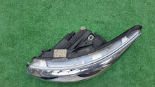 Laden Sie das Bild in den Galerie-Viewer, Frontscheinwerfer Mercedes-Benz W447 A4479061401 LED Links Headlight