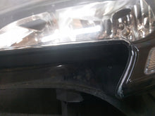 Laden Sie das Bild in den Galerie-Viewer, Frontscheinwerfer Opel Corsa E 13381335 1EF011830-01 Links Headlight