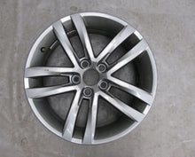 Laden Sie das Bild in den Galerie-Viewer, 1x Alufelge 16 Zoll 7.0&quot; 5x100 46ET Glanz Silber 6C0601025J VW Polo Rim Wheel