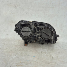 Laden Sie das Bild in den Galerie-Viewer, Frontscheinwerfer Mercedes-Benz W204 A2048200939 Ein Stück (Rechts oder Links) SCH6089025251sk