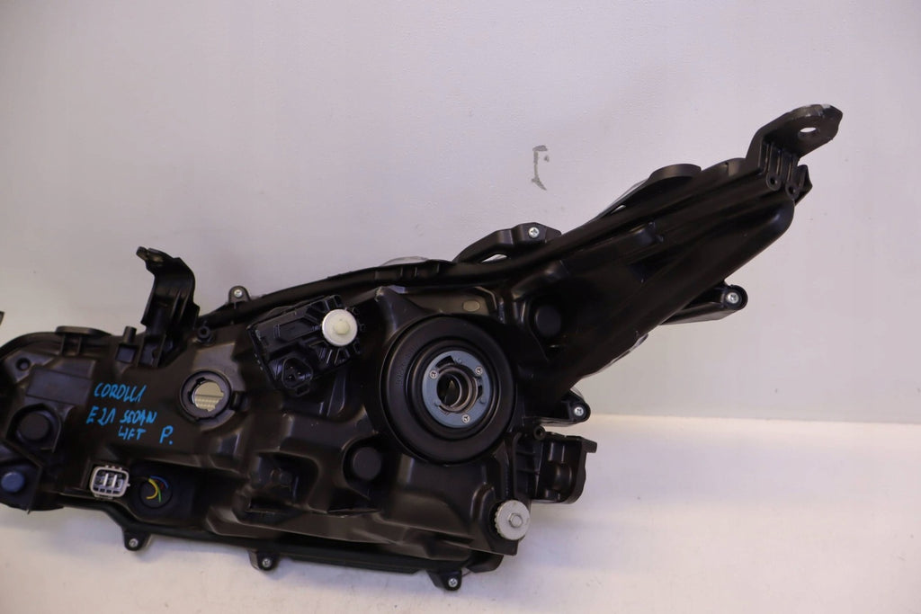 Frontscheinwerfer Toyota Corolla 81110-02T30 Rechts Scheinwerfer Headlight SCH5226334032sc