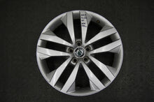Laden Sie das Bild in den Galerie-Viewer, 1x Alufelge 17 Zoll 7.0&quot; 5x100 5J0601025N Skoda Fabia Ii Rim Wheel