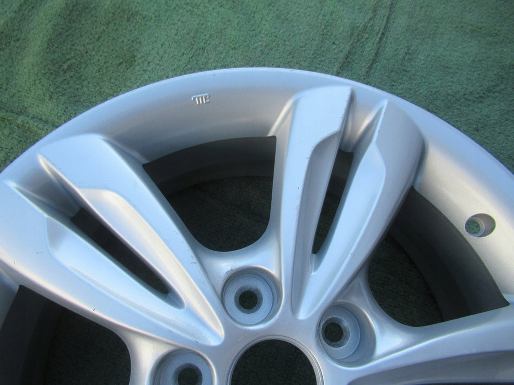 1x Alufelge 17 Zoll 6.5" 5x114.3 48ET Glanz Silber 529102Y200 Hyundai Ix35