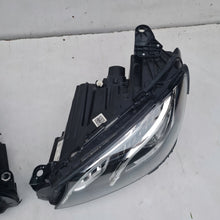Load image into Gallery viewer, Frontscheinwerfer Mercedes-Benz W213 A2139064004 LED Rechts oder Links SCH9885965887iv