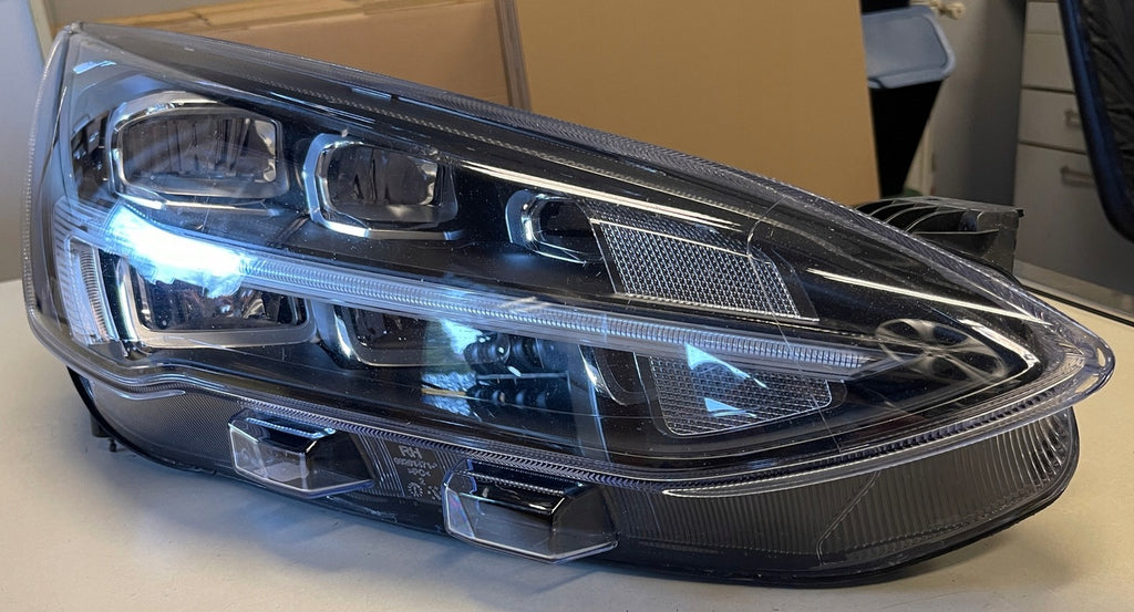 Frontscheinwerfer Ford Focus MX7B-13E014 LED Rechts Scheinwerfer Headlight