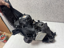 Laden Sie das Bild in den Galerie-Viewer, Frontscheinwerfer Mazda 5 Xenon Links Scheinwerfer Headlight SCH3508556155lj