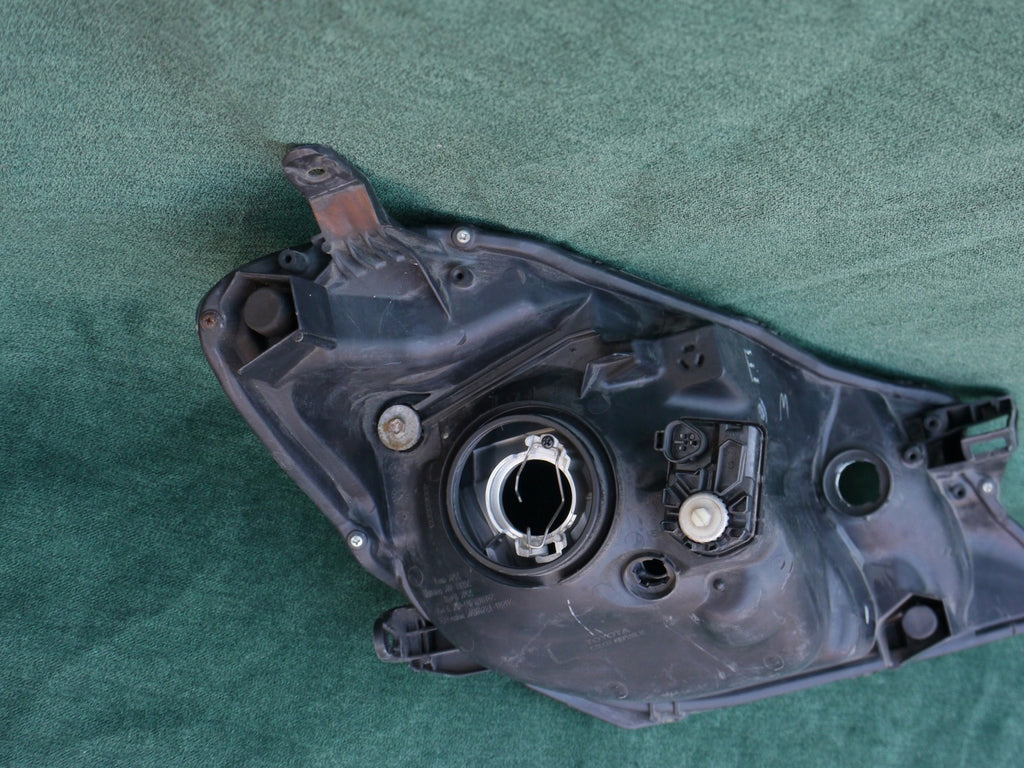 Frontscheinwerfer Toyota Yaris 81170-0D460 Links Scheinwerfer Headlight SCH2620971023ie