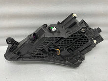 Laden Sie das Bild in den Galerie-Viewer, Frontscheinwerfer Skoda Superb III 3V1941016B Xenon Rechts Headlight
