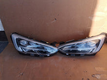Laden Sie das Bild in den Galerie-Viewer, Frontscheinwerfer Ford Focus JX7B-13E014-AD JX7B-13E015-AD Ein Satz Headlight SCH2088822718ng