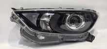 Laden Sie das Bild in den Galerie-Viewer, Frontscheinwerfer Toyota Yaris EUKO-6 Links Scheinwerfer Headlight SCH7538776271ra