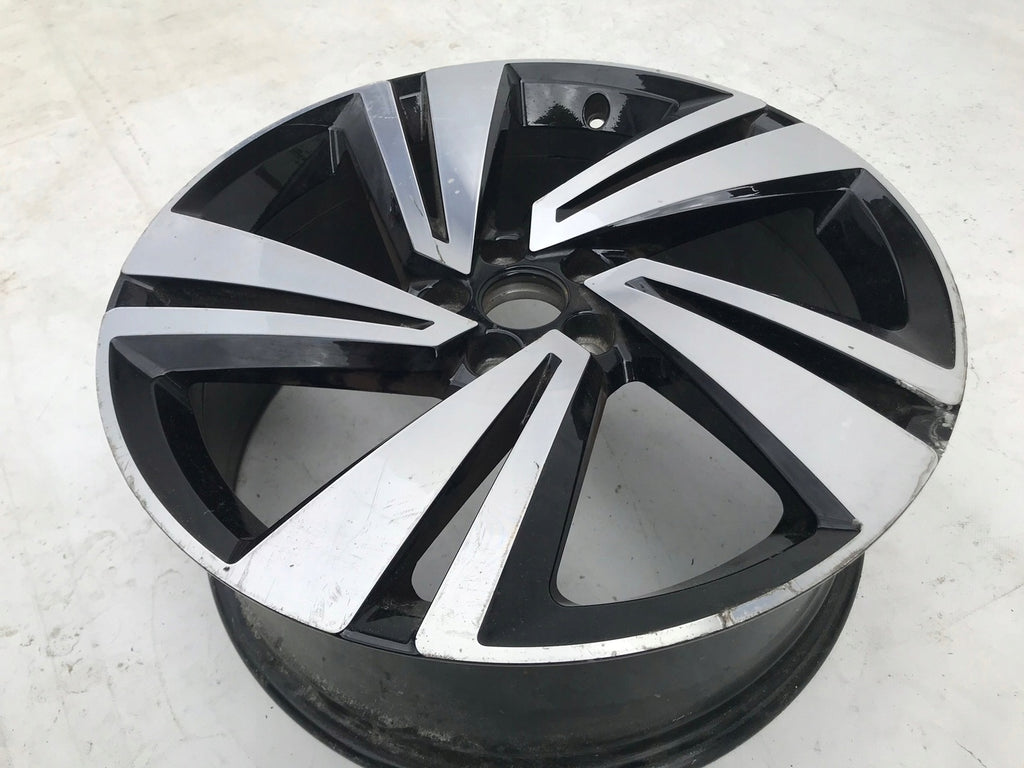 1x Alufelge 18 Zoll 7.0" 5x100 49ET 2GM601025H VW T-Cross Rim Wheel