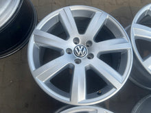 Load image into Gallery viewer, 4x Alufelge 18 Zoll 7.5&quot; 5x112 40ET Glanz Silber 601025AM VW Passat Phaeton