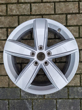 Load image into Gallery viewer, 1x Alufelge 17 Zoll 6.5" 5x112 38ET Glanz Silber 5NA071497 VW Tiguan Rim Wheel FEL6451496525st