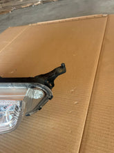 Laden Sie das Bild in den Galerie-Viewer, Frontscheinwerfer Mitsubishi Outlander II JBI3575 Rechts Scheinwerfer Headlight SCH3084117700ls