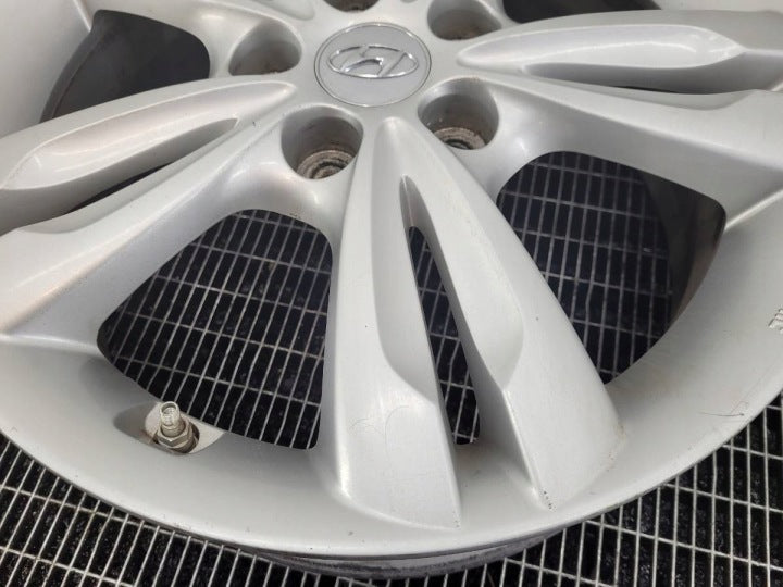 1x Alufelge 17 Zoll 6.5" 5x114.3 48ET Glanz Silber 52910-2S210 Hyundai Ix35 FEL6224446927om