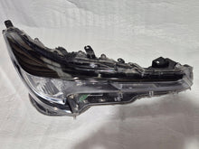 Laden Sie das Bild in den Galerie-Viewer, Frontscheinwerfer Toyota Corolla 81110-02S60 LED Rechts Scheinwerfer Headlight SCH4159644313gg