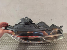 Laden Sie das Bild in den Galerie-Viewer, Frontscheinwerfer Dacia Logan Sandero II S25062187 260103529R LED Rechts