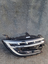 Laden Sie das Bild in den Galerie-Viewer, Frontscheinwerfer Renault 260104410R LED Ein Stück (Rechts oder Links) Headlight