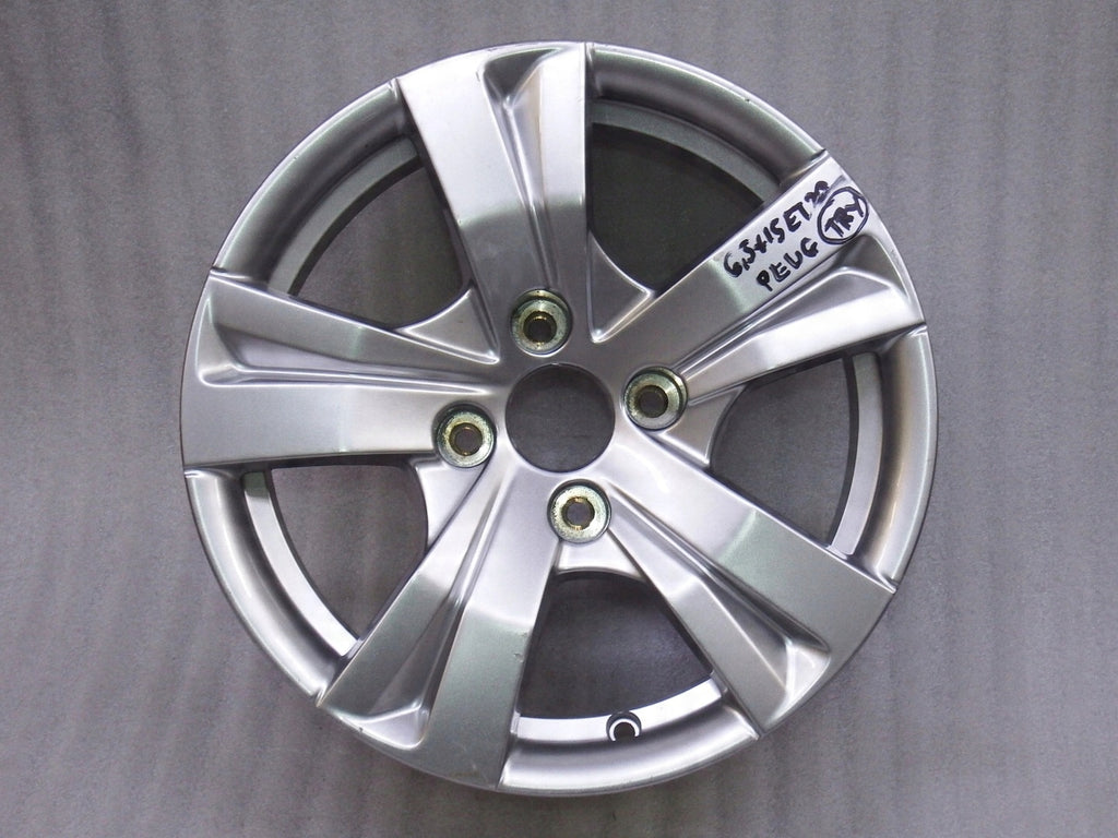 1x Alufelge 15 Zoll 6.5" 4x108 20ET Glanz Silber Peugeot 2008 Rim Wheel