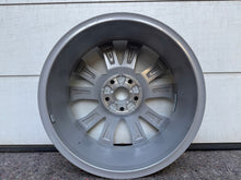 Load image into Gallery viewer, 1x Alufelge 17 Zoll 6.5" 5x112 49ET 2K7601025A VW Passat Golf I Rim Wheel FEL4095892542hh