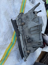 Laden Sie das Bild in den Galerie-Viewer, Frontscheinwerfer Mercedes-Benz 190 W201 89494933 Links Scheinwerfer Headlight SCH2393017819wl