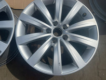 Load image into Gallery viewer, 1x Alufelge 17 Zoll 7.0&quot; 5x112 39ET 7N0601025C Vw Rim Wheel