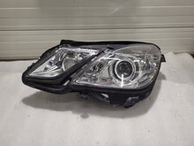 Laden Sie das Bild in den Galerie-Viewer, Frontscheinwerfer Mercedes-Benz W212 A2128201961 Xenon Links Headlight SCH3936572209tz