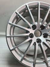 Laden Sie das Bild in den Galerie-Viewer, 1x Alufelge 17 Zoll 7.5" 5x112 29ET Glanz Silber 8W0601025AE Audi A4 B9 FEL2014765787dw