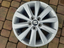 Laden Sie das Bild in den Galerie-Viewer, 1x Alufelge 15 Zoll 5.5&quot; 5x100 40ET Glanz Silber 6F0601025G Seat Ibiza Rim Wheel