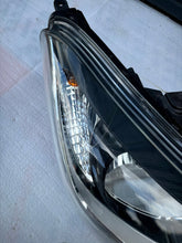 Load image into Gallery viewer, Frontscheinwerfer Hyundai I20 92102-4P500 Rechts Scheinwerfer Headlight