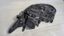 Laden Sie das Bild in den Galerie-Viewer, Frontscheinwerfer Toyota Auris 81110-02K30 Rechts Scheinwerfer Headlight