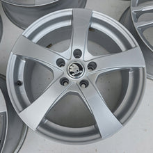 Laden Sie das Bild in den Galerie-Viewer, 4x Alufelge 17 Zoll 7.0" 5x112 38ET 3G0601025AB Skoda Superb III Octavia Kodiaq FEL5467539656ww
