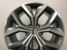 Laden Sie das Bild in den Galerie-Viewer, 1x Alufelge 18 Zoll 7.5" 5x112 45ET Glanz Graphit 5F0601025N Mg Rim Wheel FEL9776553320rk